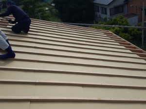 屋根は断熱材の外側に30㎜の通気層を設けてます